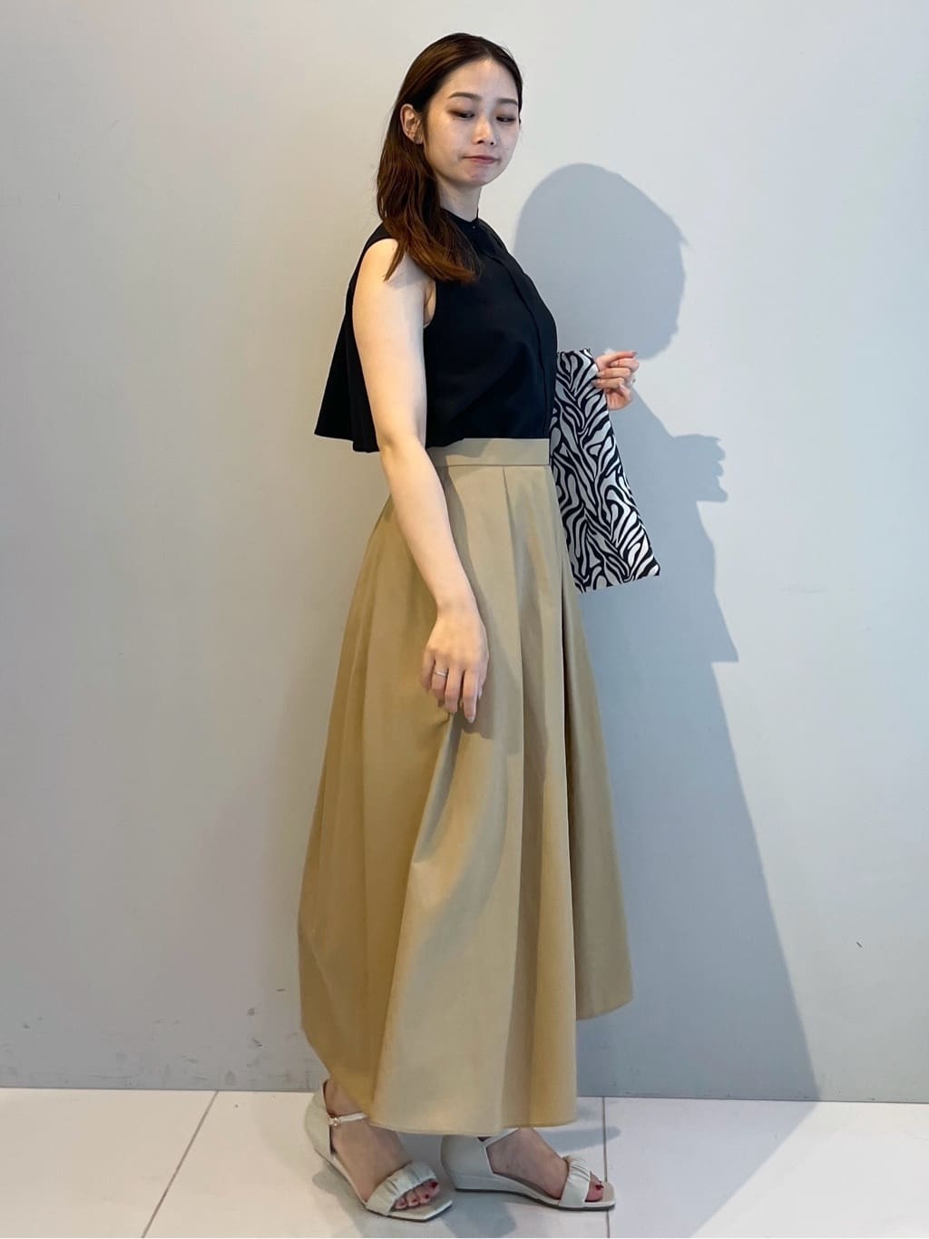 Saekoさんの「UNTITLED｜【接触冷感/吸水速乾】フレアバックシャンブラウス」を使ったコーディネート