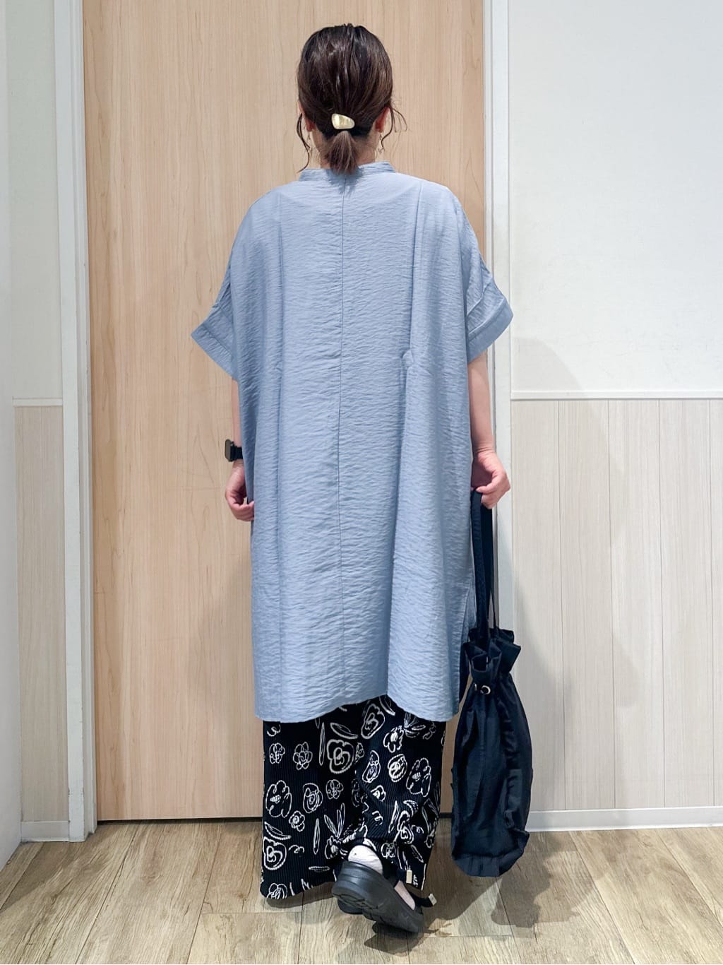 mimoさんの「SHOO･LA･RUE｜◆【S-LL/ひんやり】涼しく楽に体型カバー　ゆったりスキッパー半袖チュニック」を使ったコーディネート