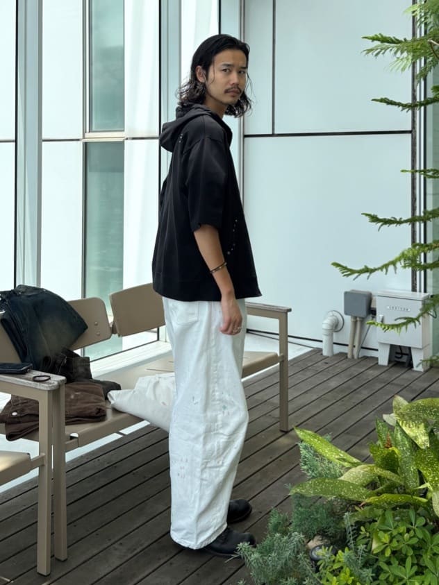 北浦歩大さんの「tk.TAKEO KIKUCHI｜スタッズ ダブルZIPパーカ」を使ったコーディネート