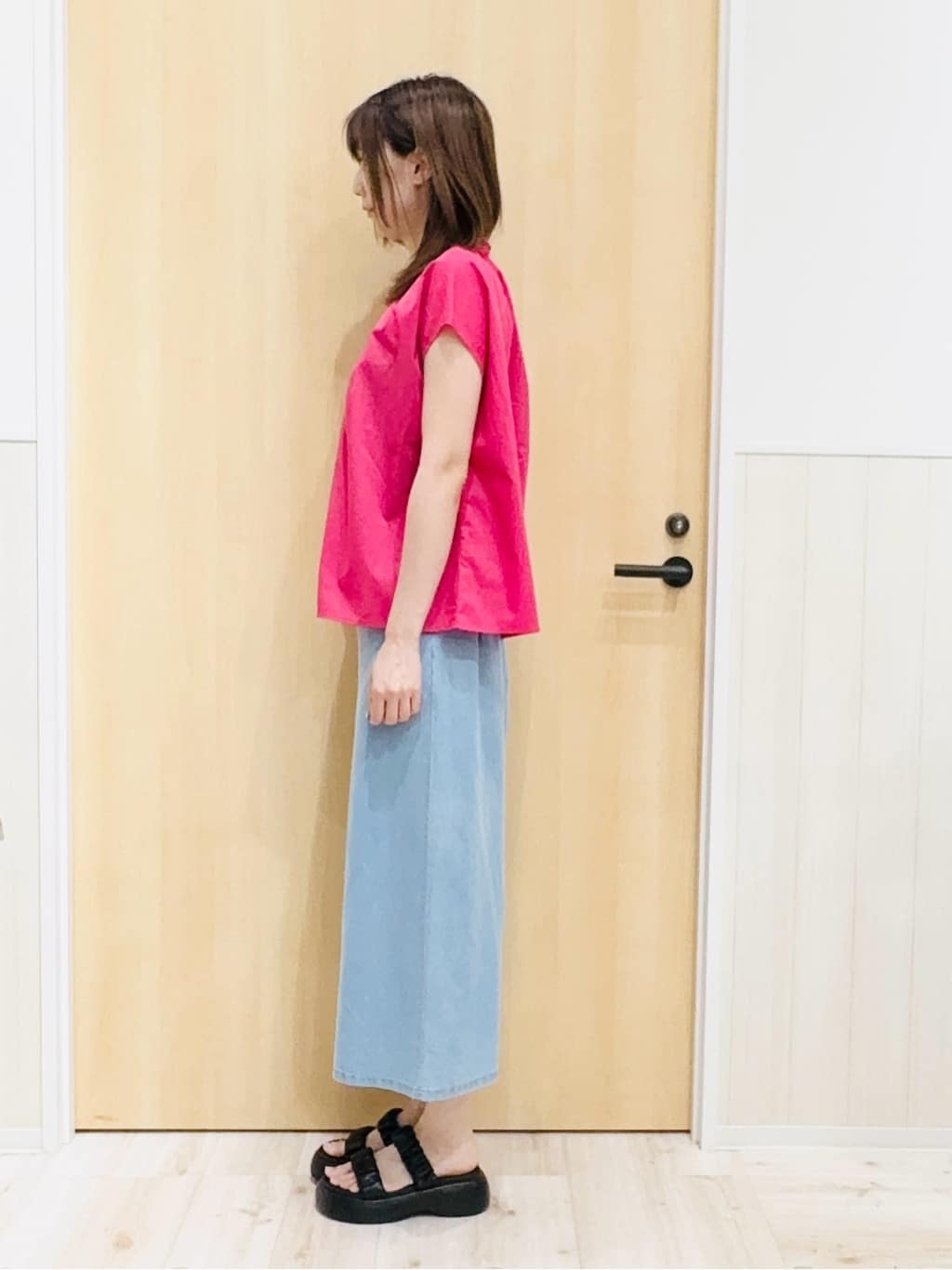 Naさんの「SHOO･LA･RUE｜【洗える/S-LL】プチフリル襟が女性らしい フレンチスリーブシャツ」を使ったコーディネート