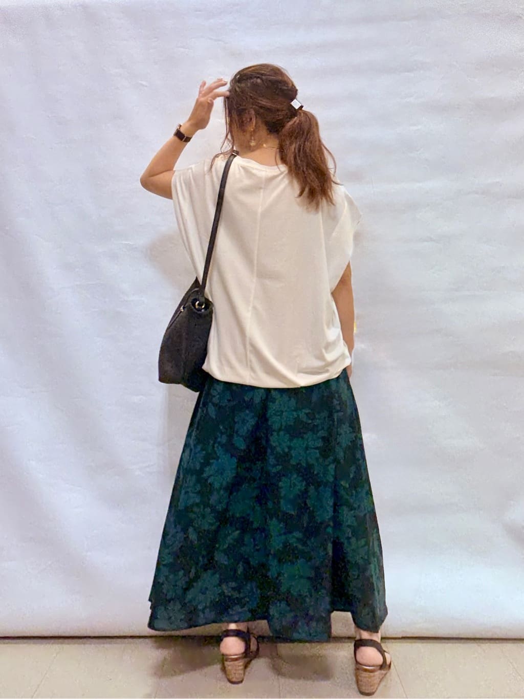 fuuさんの「SHOO･LA･RUE｜【S-LL/ひんやり/UV】二の腕をきれいにカバー ショルダータックトップス」を使ったコーディネート