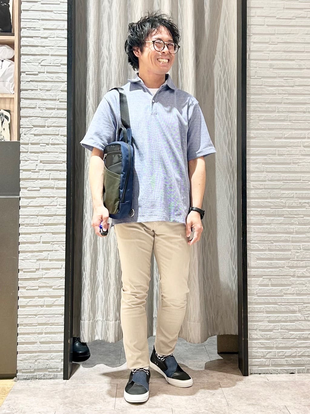 KENJI Iさんの「THE SHOP TK｜切替ボディバッグ」を使ったコーディネート