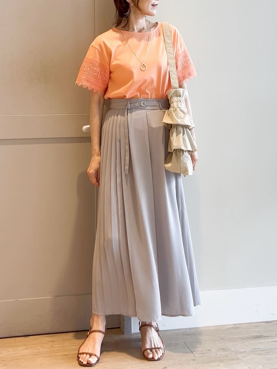 yamakoさんの「grove｜【洗える/二の腕カバー】上品なレースで叶える、きちんと見えの夏Tシャツ」を使ったコーディネート