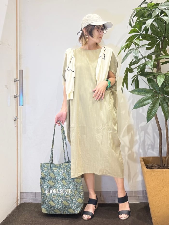 misakiさんの「SHOO･LA･RUE｜ニュアンスデザインがこなれ見え 刺繍デザイン シアーカーディガン」を使ったコーディネート