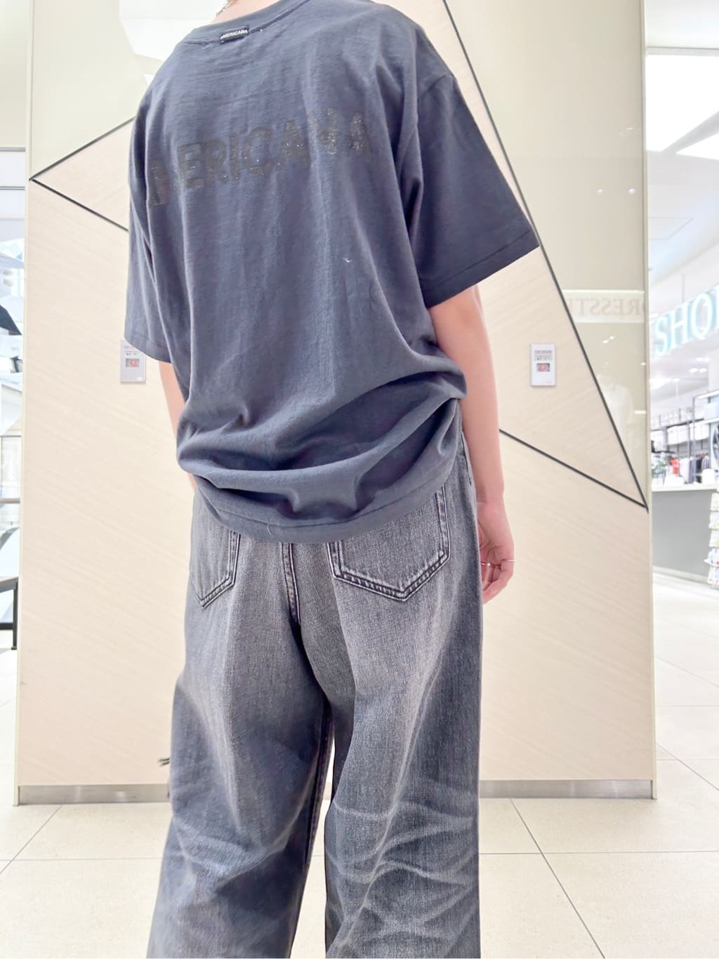 OCHIAIさんの「DRESSTERIOR｜ヴィンテージ加工ワイドデニムパンツ」を使ったコーディネート