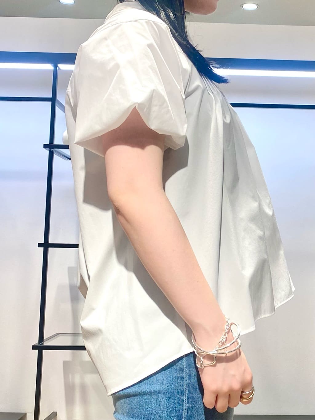misakiさんの「INDIVI｜【褒められデニム】スリムストレート デニムパンツ」を使ったコーディネート