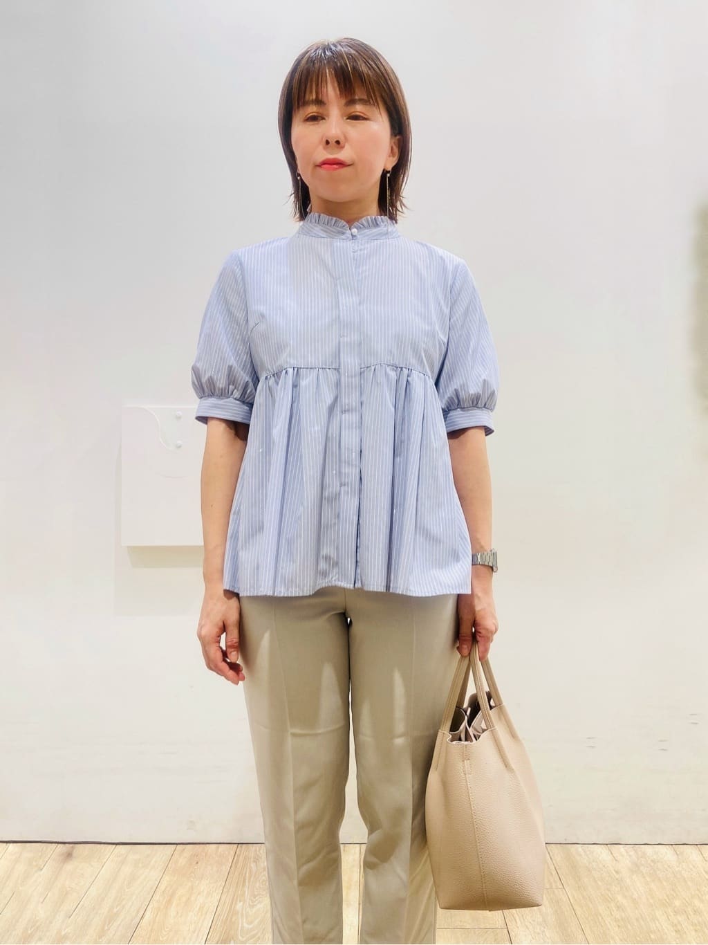 YUKOさんの「index｜ベルト付きストレッチテーパードパンツ／セットアップ可【洗濯機洗い可／吸水速乾／接触冷感】」を使ったコーディネート