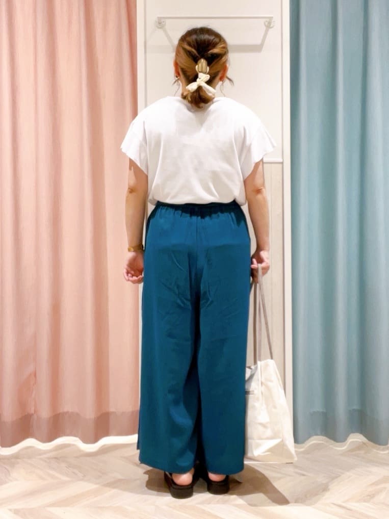 kitaさんの「SHOO･LA･RUE｜【汗ジミ防止/ひんやり/UV】フリルスリーブTシャツ」を使ったコーディネート