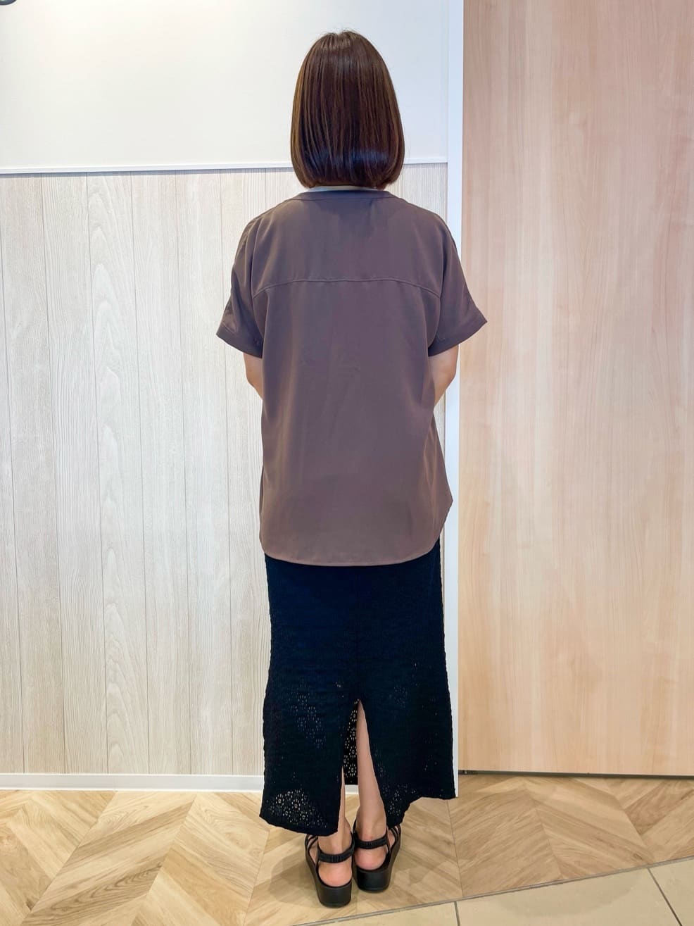tomoさんの「SHOO･LA･RUE｜【洗える/プチプラ】大人の抜け感をプラスする バンドカラーシャツ」を使ったコーディネート