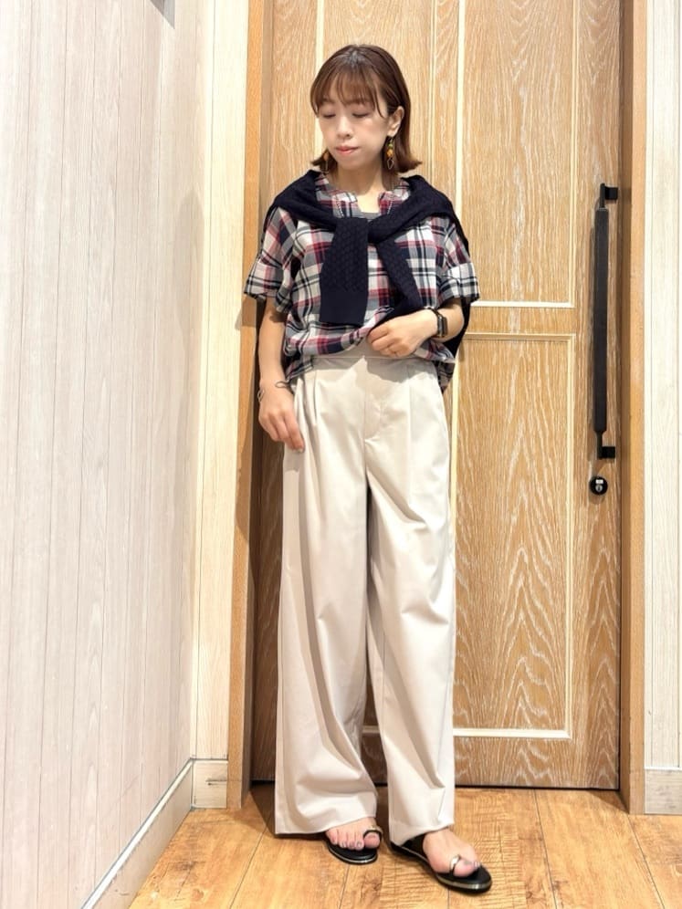 meiさんの「SHOO･LA･RUE｜【S-LL】きれいに体型カバー さらシャリコットン スキッパーシャツ」を使ったコーディネート