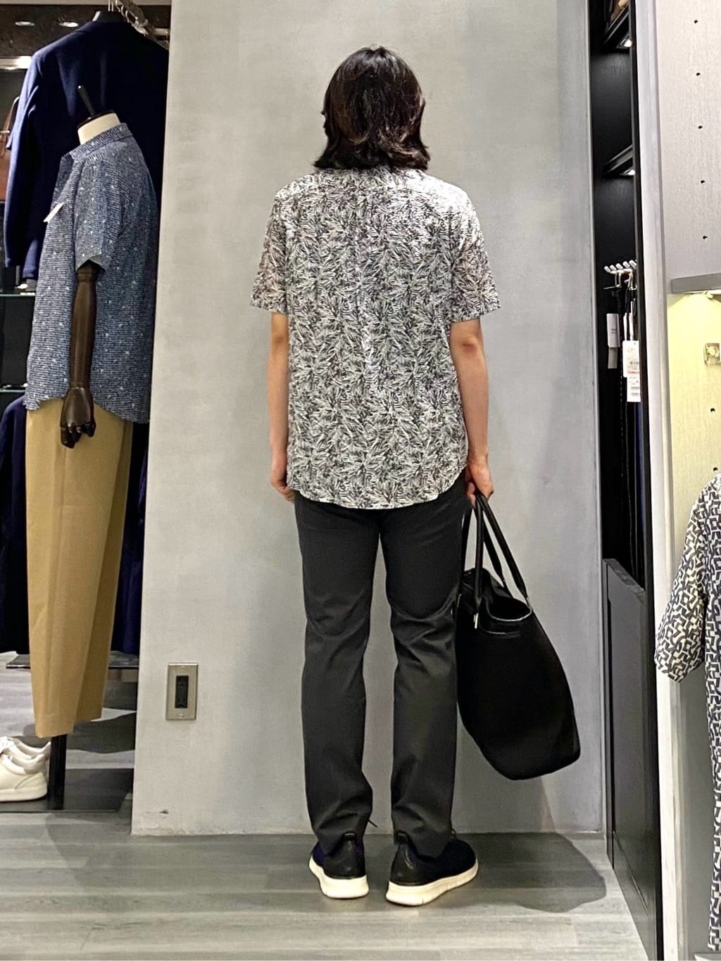 nishiさんの「TAKEO KIKUCHI｜【全7サイズ&times;8色展開！】トップマルチヘリンボン パンツ」を使ったコーディネート