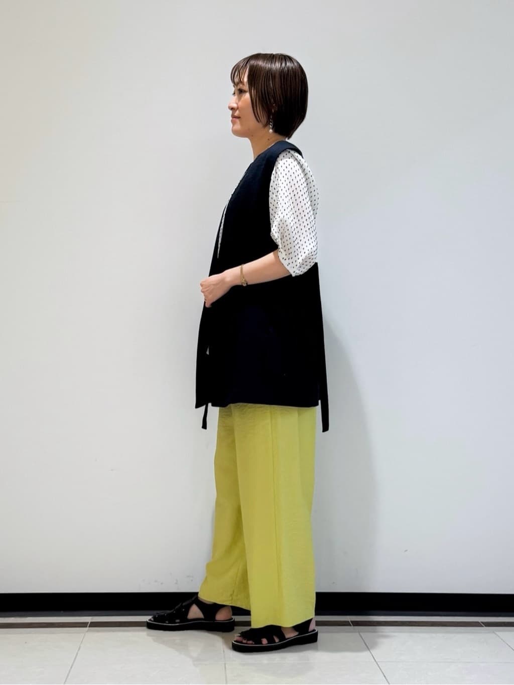 mikaさんの「INDIVI｜【洗える／UVケア／SETUP可能】ドロストワイドパンツ」を使ったコーディネート