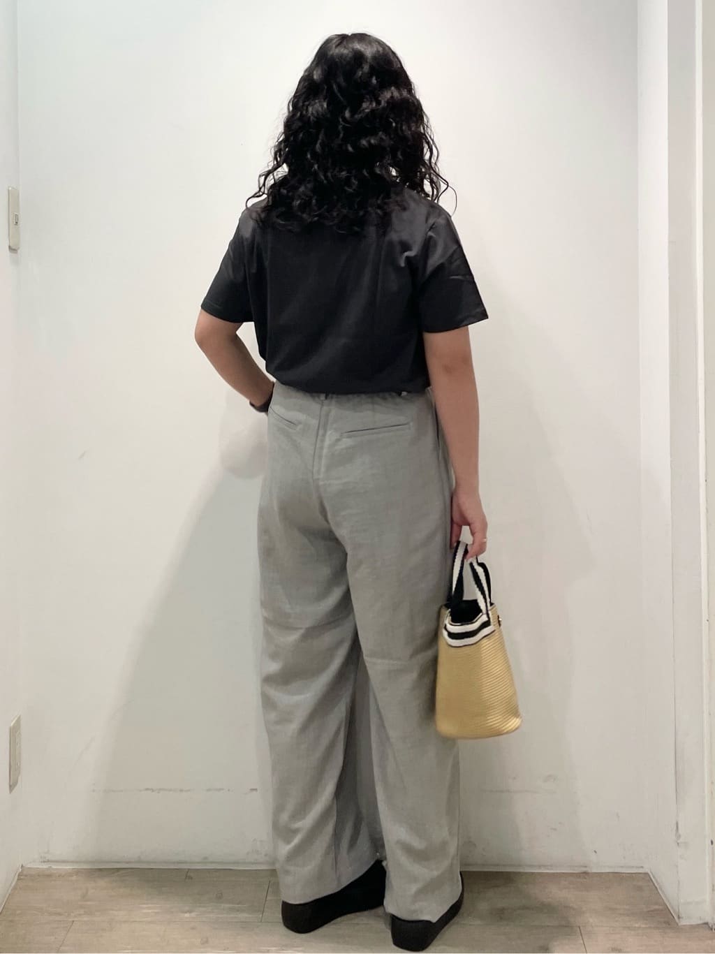 sumicaさんの「OPAQUE.CLIP｜ロゴプリントTシャツ【洗濯機洗い可】」を使ったコーディネート