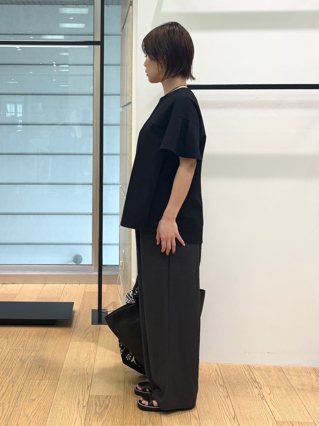 asamiさんの「INDIVI｜【90cm四方】ボタニカル柄大判スカーフ」を使ったコーディネート