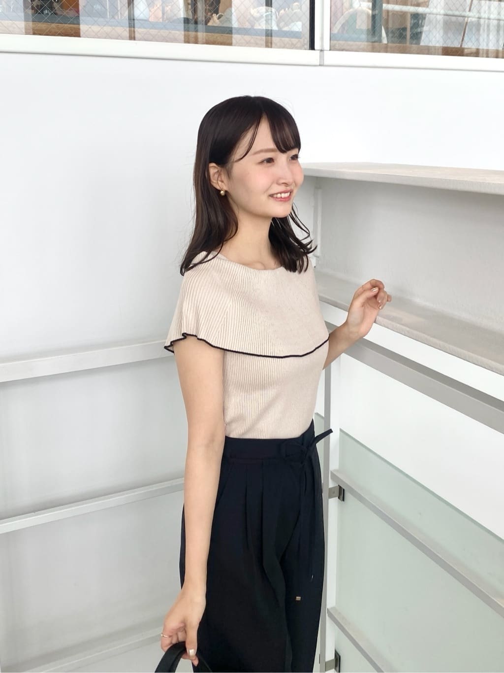 みさかさんの「index｜前後2wayオフショルビッグカラーニット【洗濯機洗い可／抗ピル】」を使ったコーディネート
