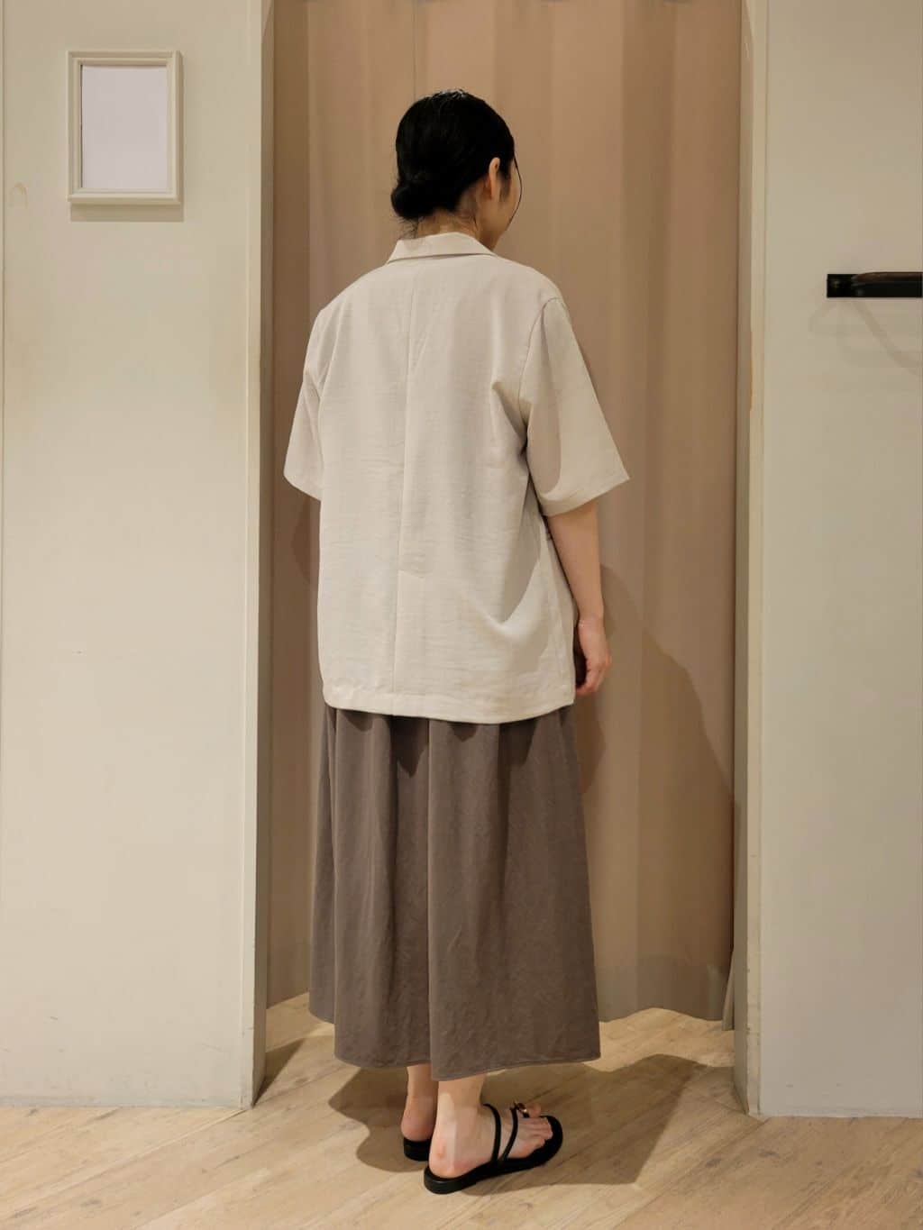いそさんの「grove｜軽やかに羽織れて、きちんと見え ハーフスリーブテーラードジャケット」を使ったコーディネート
