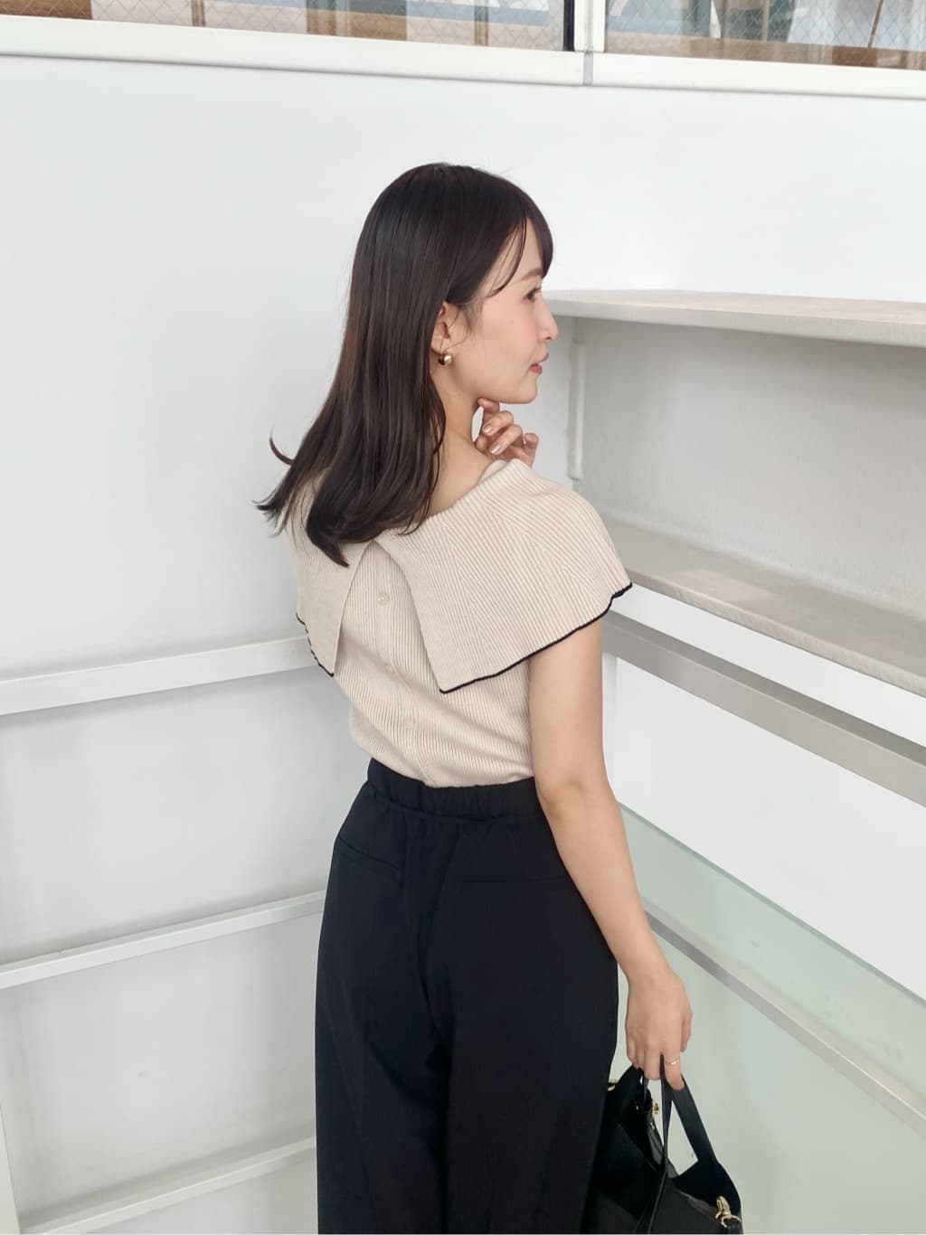 みさかさんの「index｜前後2wayオフショルビッグカラーニット【洗濯機洗い可／抗ピル】」を使ったコーディネート