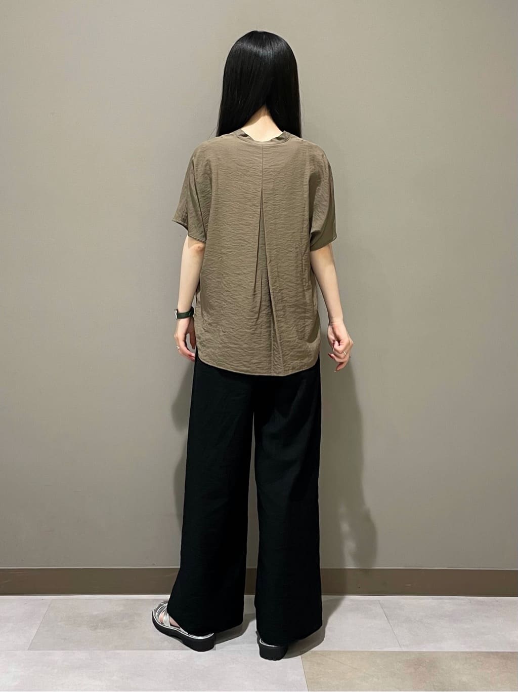 KEIKOさんの「INDIVI｜【洗える／UVケア／SETUP可能】ドロストワイドパンツ」を使ったコーディネート