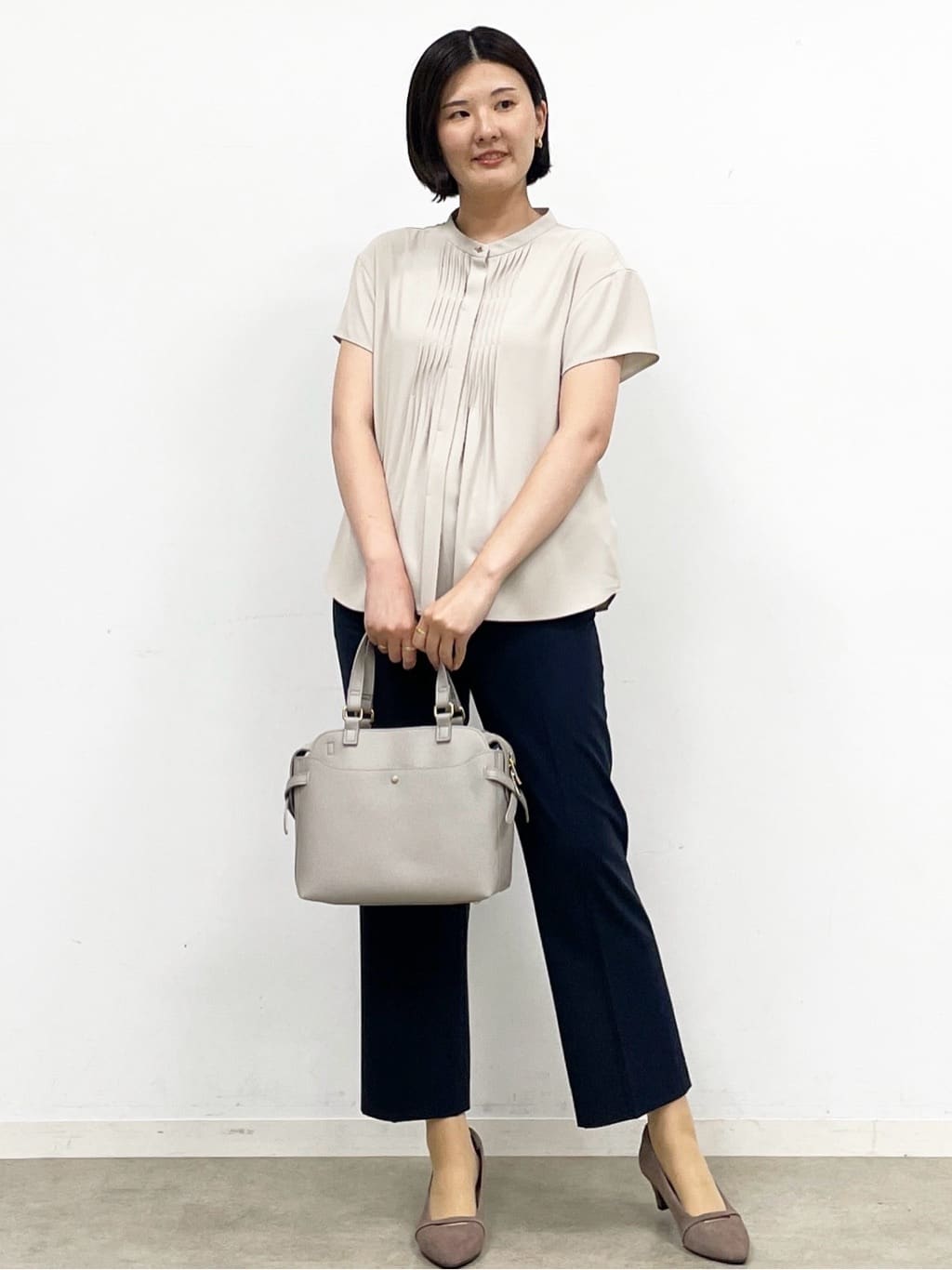 あやたかさんの「Reflect｜【インナーに◎／すっきり見え！長め丈】タックデティールブラウス」を使ったコーディネート