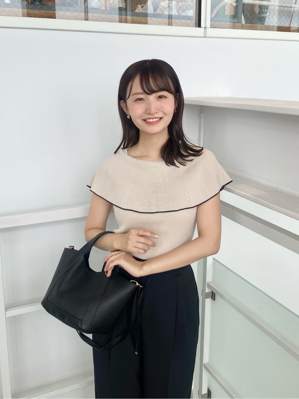 みさかさんの「index｜前後2wayオフショルビッグカラーニット【洗濯機洗い可／抗ピル】」を使ったコーディネート
