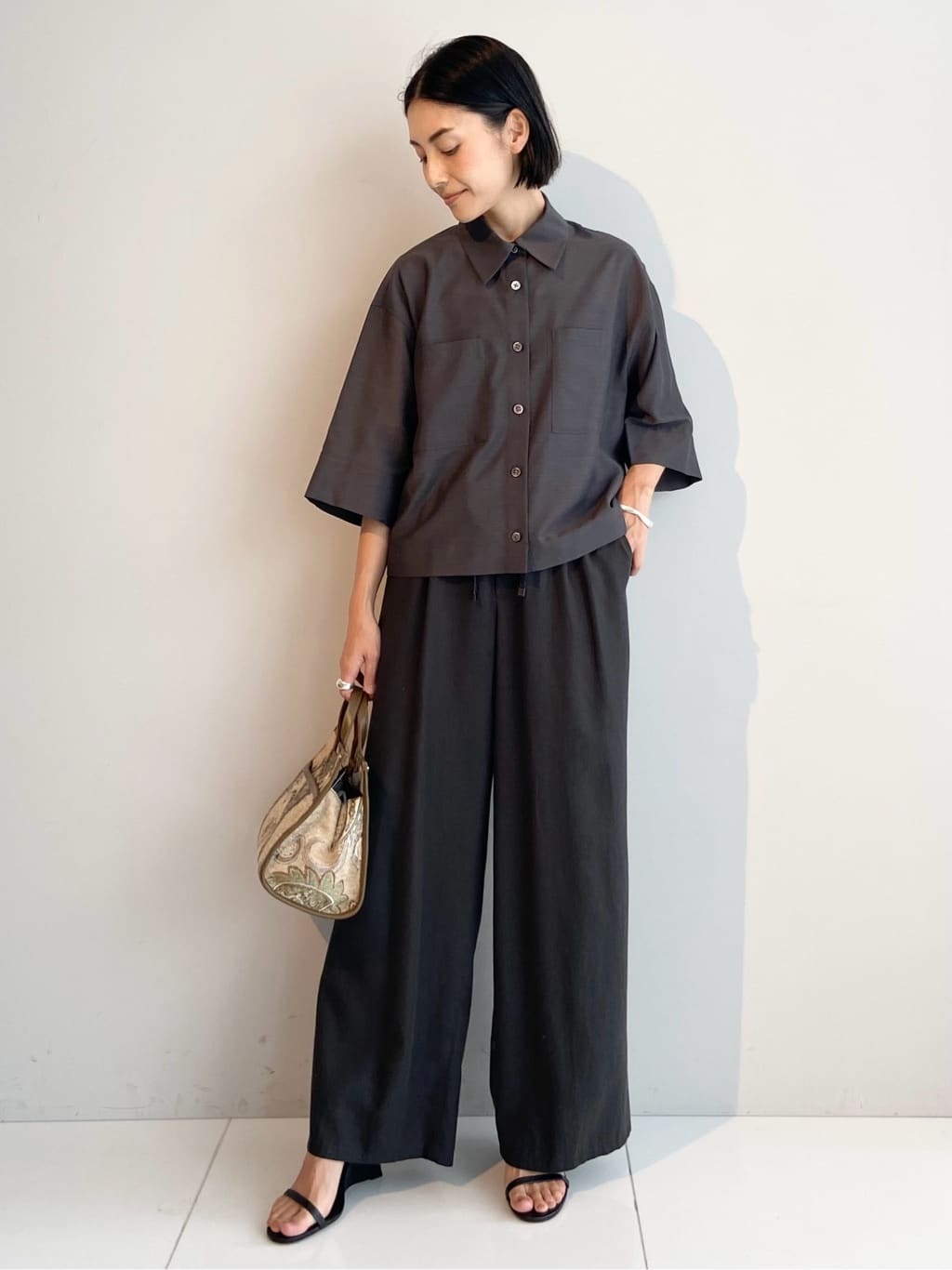 AYAさんの「UNTITLED｜【前開き/洗える】ショート丈シアーシャツ」を使ったコーディネート