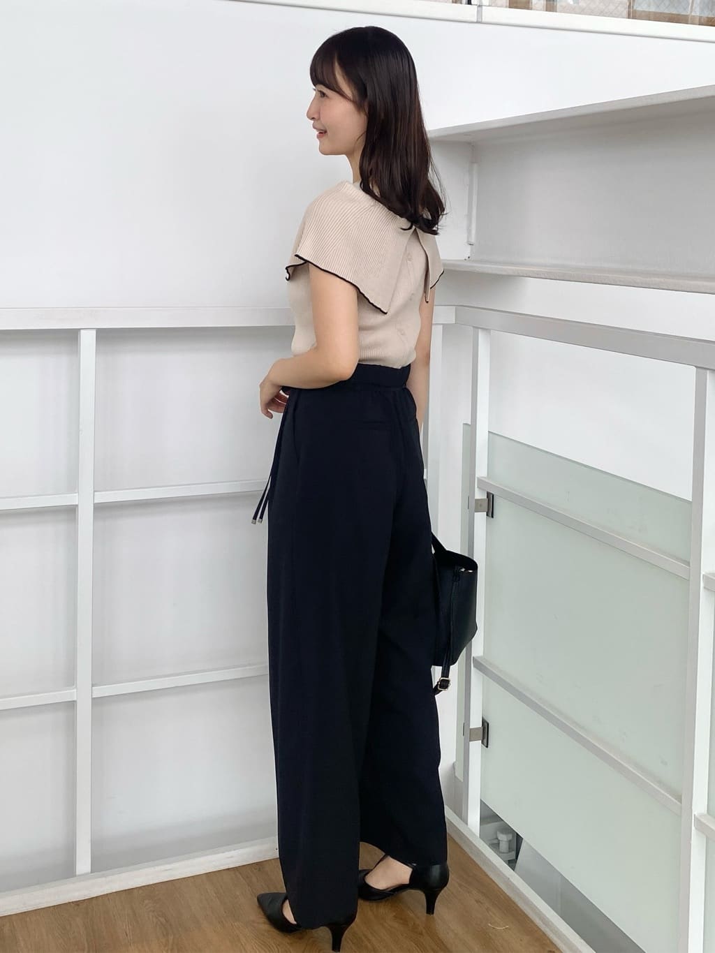 みさかさんの「index｜前後2wayオフショルビッグカラーニット【洗濯機洗い可／抗ピル】」を使ったコーディネート