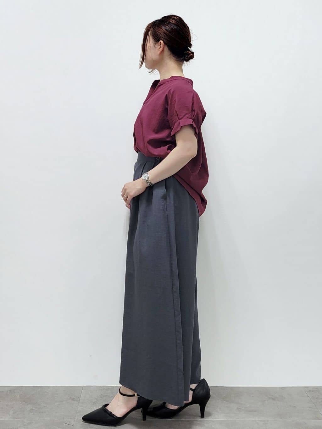 kinaさんの「index｜《7色展開／XS-LLサイズ》タックスリーブスキッパーブラウス【洗濯機洗い可／吸水速乾／抗ピル／防シ」を使ったコーディネート