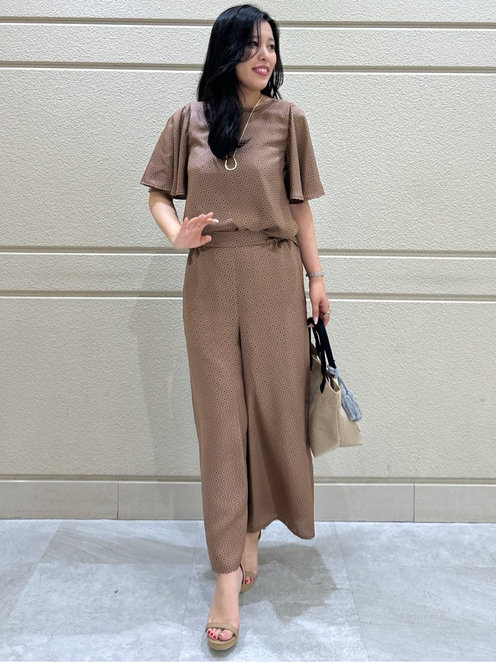 Momokaさんの「COUP DE CHANCE｜【手洗い可／日本製】小紋柄フレアスリーブブラウス」を使ったコーディネート