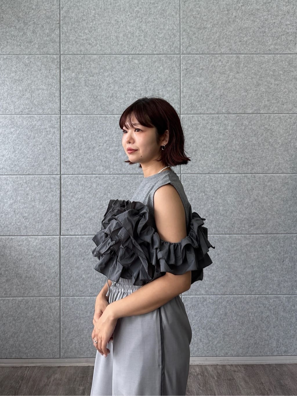 UKIさんの「INDIVI｜【セットアップ可能】サキソニーサイドラインパンツ」を使ったコーディネート
