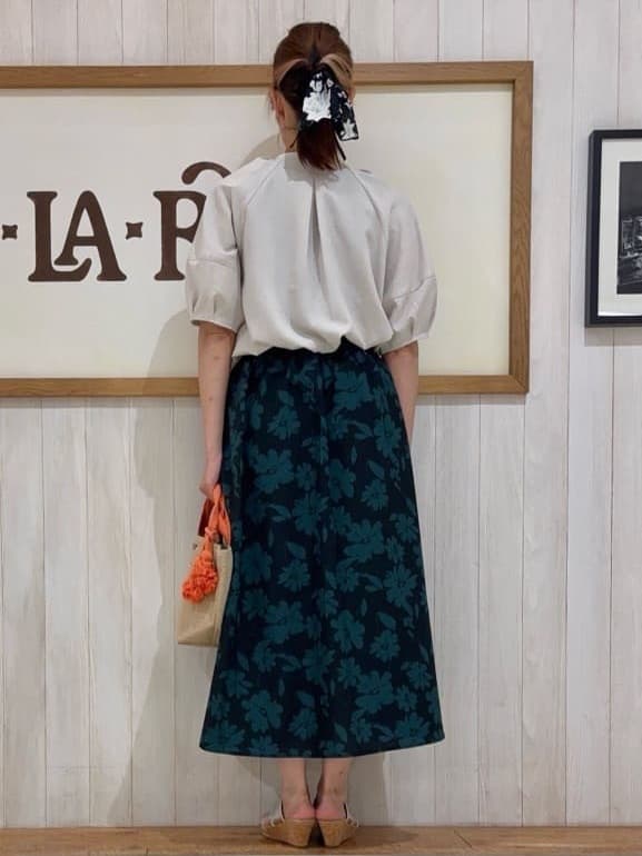 みきぽんさんの「SHOO･LA･RUE｜【高レビュー/着丈選べる】華やかさをプラスする アソートロングスカート」を使ったコーディネート