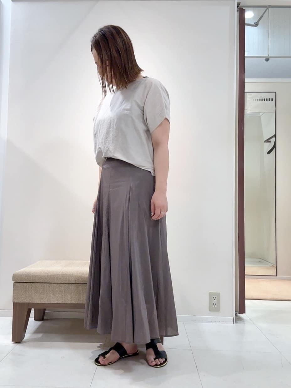 YUIさんの「UNTITLED｜【手洗い／88cm正方形】シアー素材チェーン柄スカーフ」を使ったコーディネート