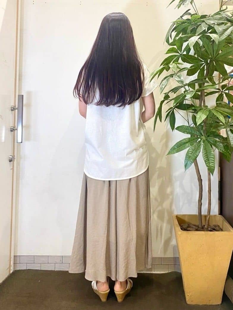 AYUMIさんの「SHOO･LA･RUE｜【S-LL/裏地ひんやり】エアリーで涼やか 大人のシアースカーチョ」を使ったコーディネート