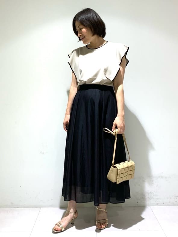 ちーさんの「UNTITLED｜【後ろウエストゴム/洗える】シアーフレアースカート」を使ったコーディネート