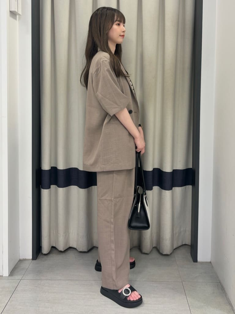 ainaさんの「grove｜軽やかに羽織れて、きちんと見え ハーフスリーブテーラードジャケット」を使ったコーディネート