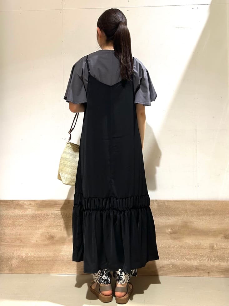 花さんの「SHOO･LA･RUE｜アンクルゴムフラットサンダル」を使ったコーディネート