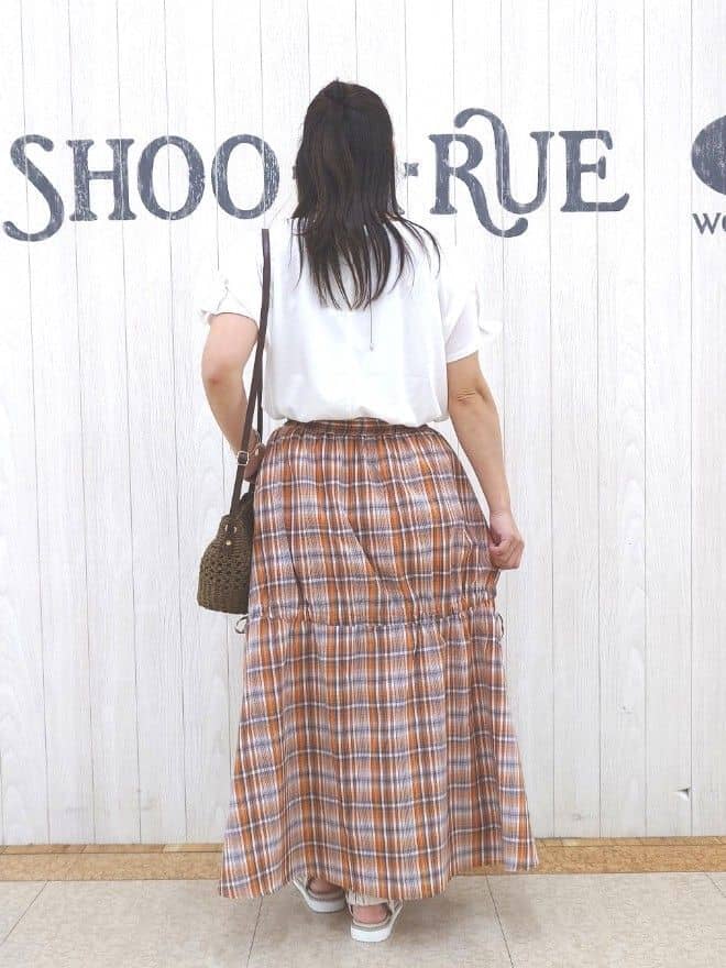 とろろさんの「SHOO･LA･RUE｜【S-LL/UV/プチプラ】お袖タックで好印象 デザインTシャツ」を使ったコーディネート