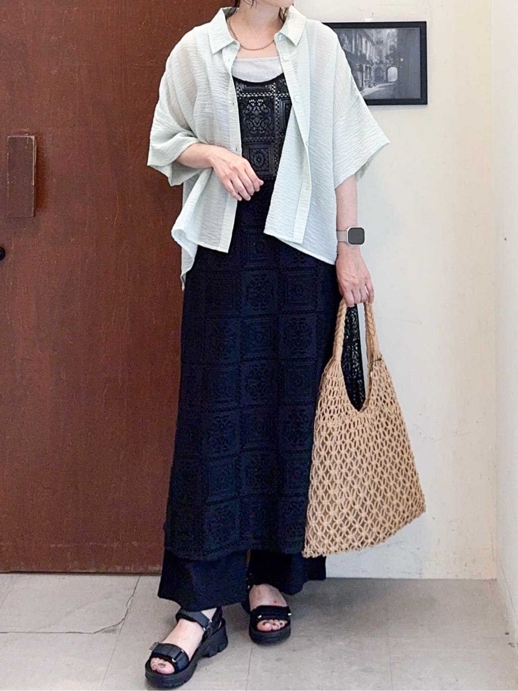 𝐇𝐢𝐫𝐨𝐦𝐢さんの「SHOO･LA･RUE｜ゆるっと感がこなれ見え ワッシャーシアー半袖シャツ」を使ったコーディネート