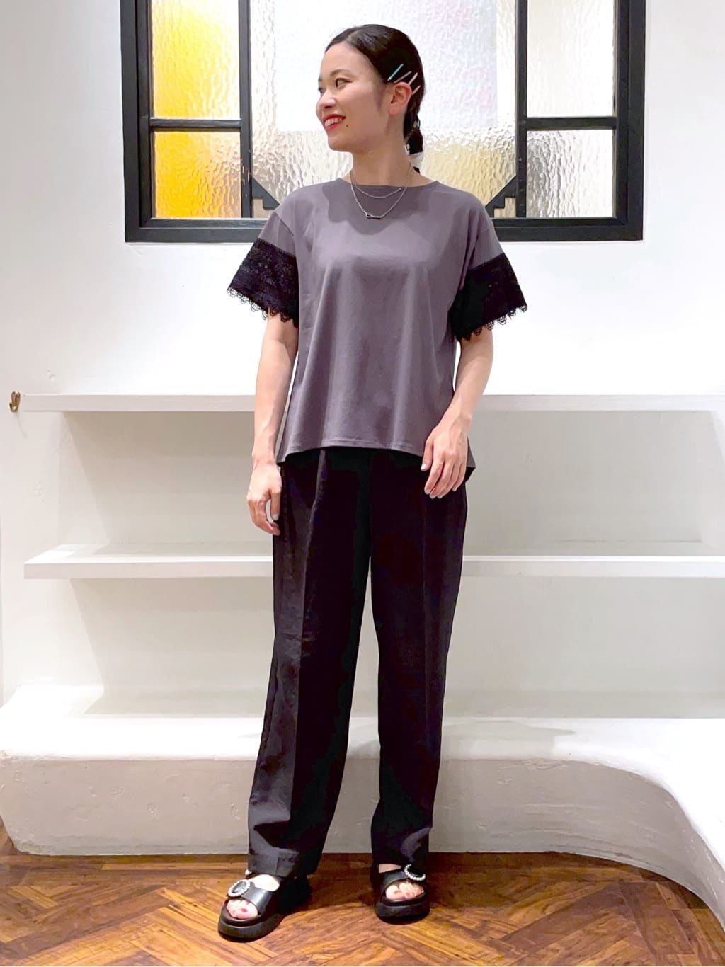 あんりさんの「grove｜【洗える/二の腕カバー】上品なレースで叶える、きちんと見えの夏Tシャツ」を使ったコーディネート