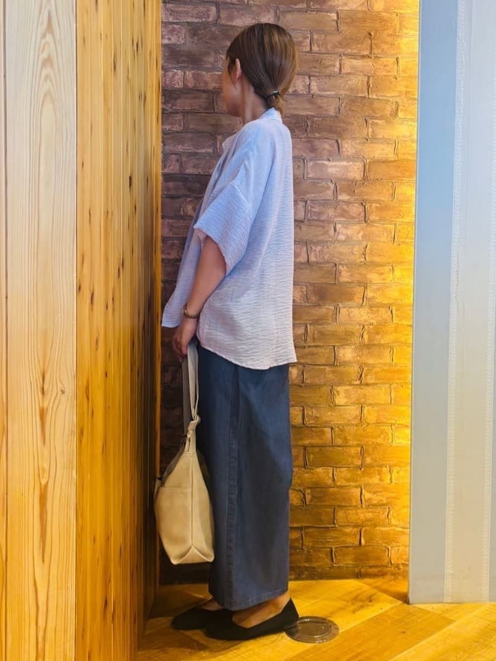 mieさんの「SHOO･LA･RUE｜ゆるっと感がこなれ見え ワッシャーシアー半袖シャツ」を使ったコーディネート