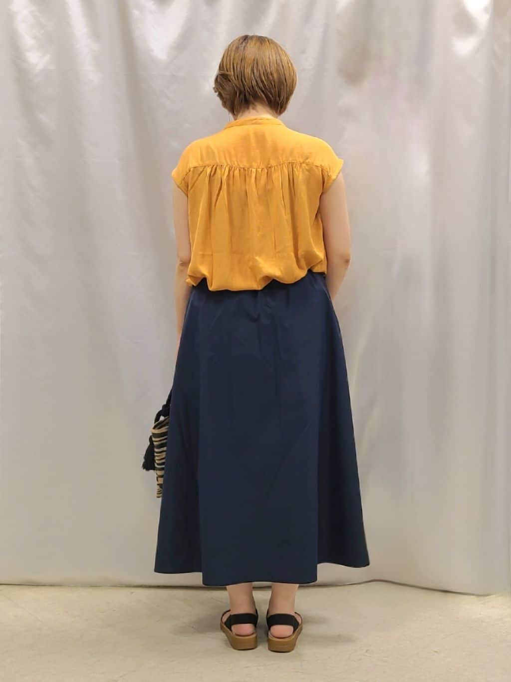 Chiiさんの「SHOO･LA･RUE｜【S-LL/洗濯後しわになりにくい】上品にきれい見え スラブギャザーブラウス」を使ったコーディネート