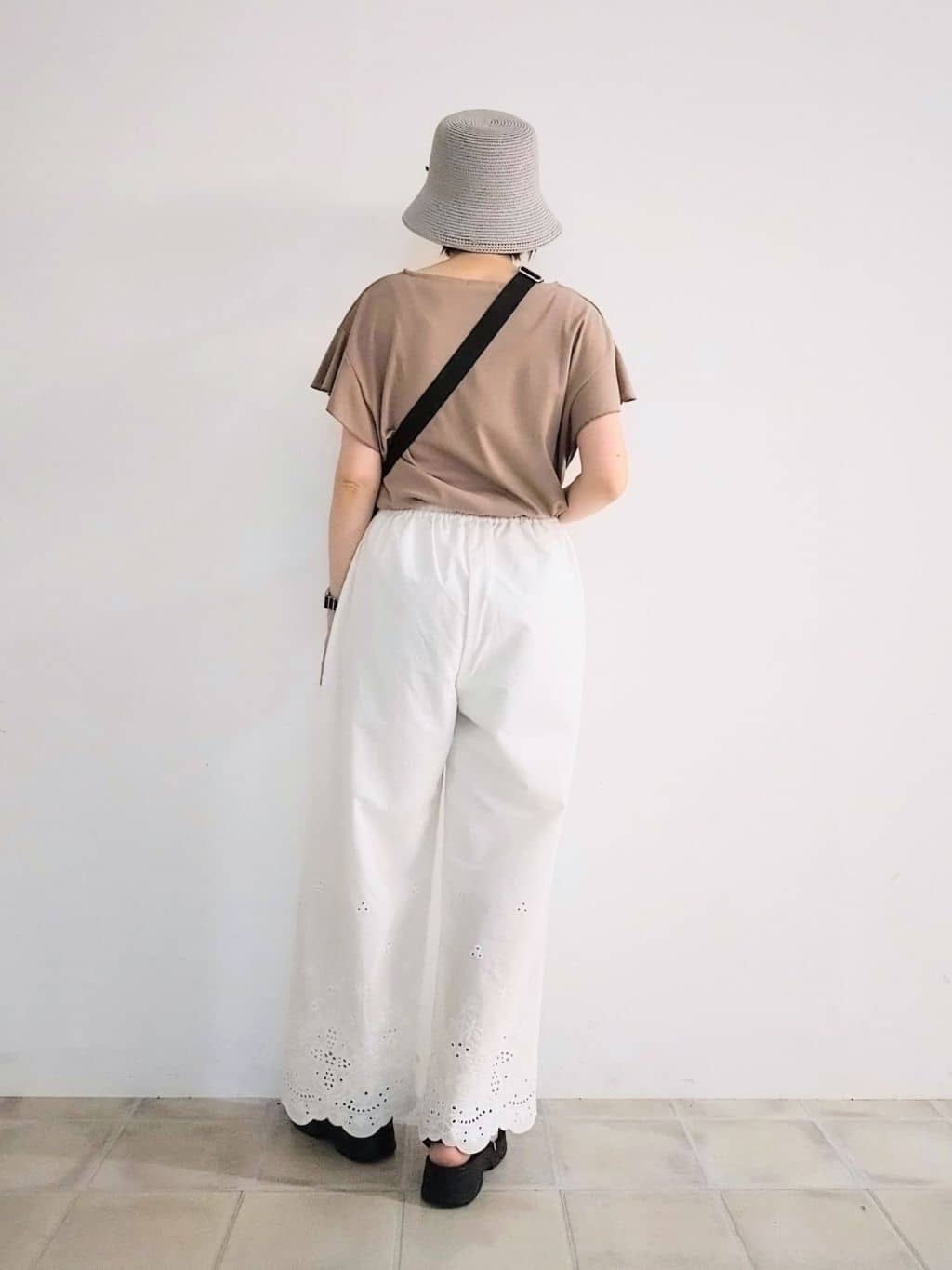 miomioさんの「SHOO･LA･RUE｜【汗ジミ防止/ひんやり/UV】フリルスリーブTシャツ」を使ったコーディネート