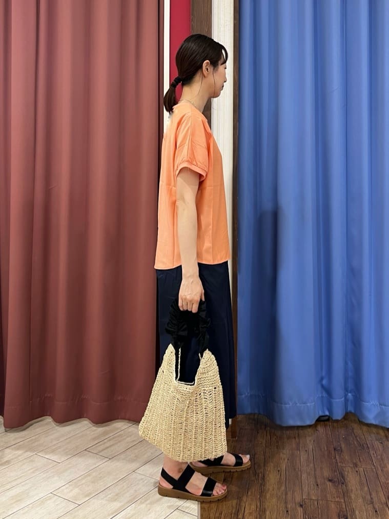 muさんの「SHOO･LA･RUE｜【ひんやり/洗濯後しわになりにくい】リブ切り替えドルマンブラウス」を使ったコーディネート