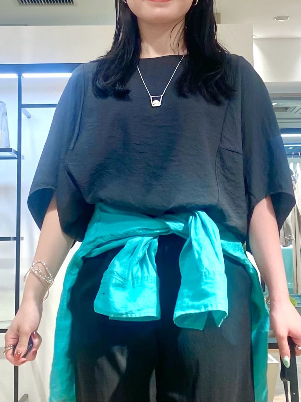 misakiさんの「INDIVI｜【褒められパンツ／洗える／ウエストゴム】ワイドタックパンツ」を使ったコーディネート