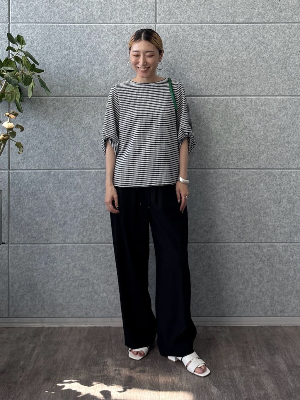 kotakiさんの「INDIVI｜【洗える／UVケア／SETUP可能】ドロストワイドパンツ」を使ったコーディネート
