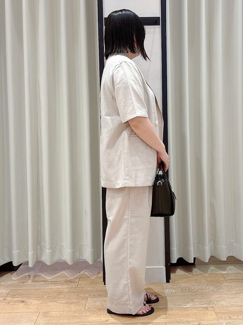 SoRAoさんの「grove｜軽やかに羽織れて、きちんと見え ハーフスリーブテーラードジャケット」を使ったコーディネート