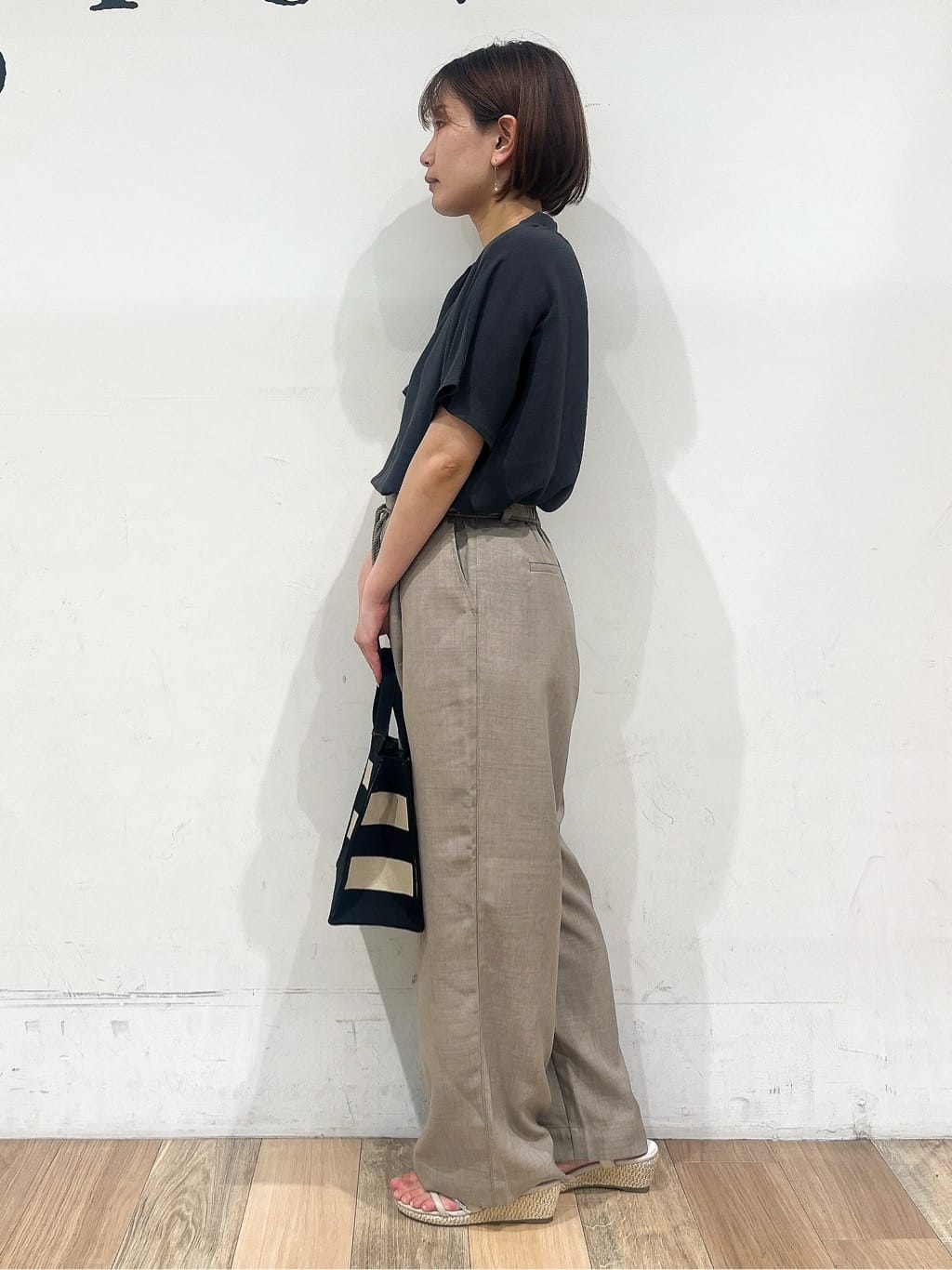 山さんさんの「grove｜ロープベルトで差がつく 洗練リラックスパンツ」を使ったコーディネート