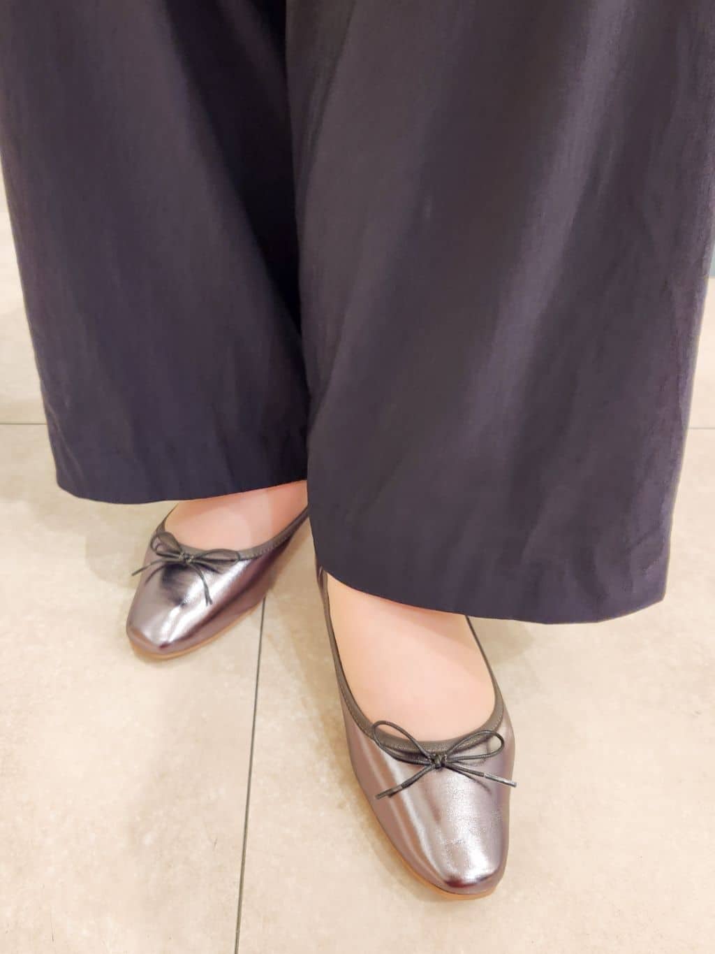 minoriさんの「grove｜最終お値下げ！！【人間工学】つつまれフィットバレエシューズ （抗菌防臭加工裏地使用）」を使ったコーディネート