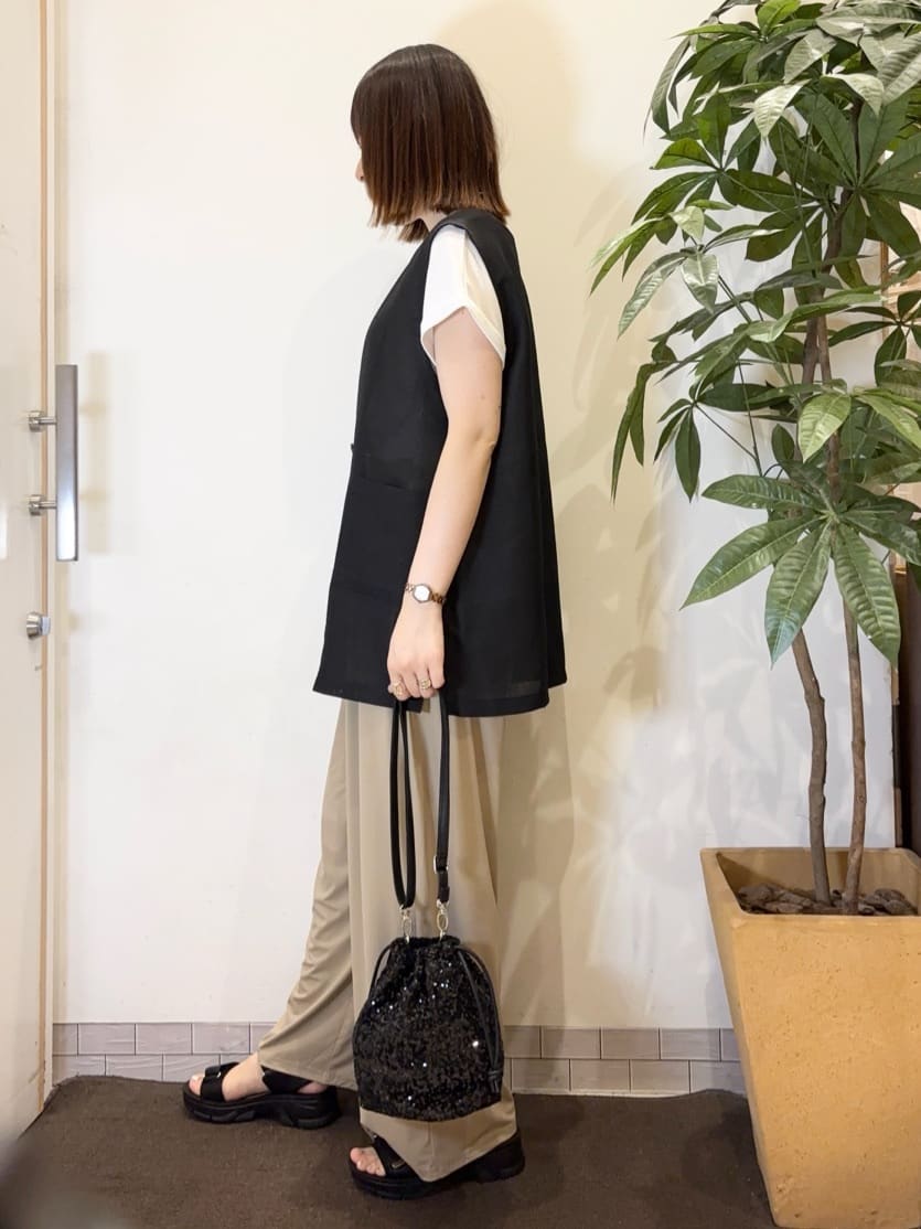宗形さんの「SHOO･LA･RUE｜【S-LL】夏のレイヤードコーデに さらりと着られるメッシュジレ」を使ったコーディネート
