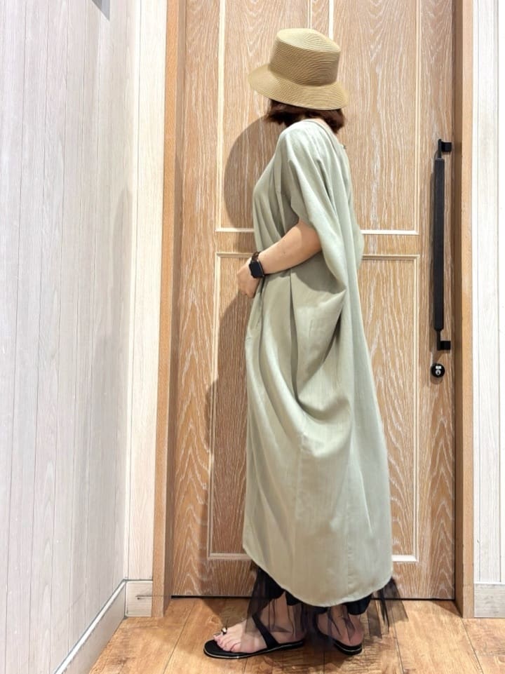 meiさんの「SHOO･LA･RUE｜【S-LL】楽にサマ見え コクーンシルエットの涼やかワンピース」を使ったコーディネート