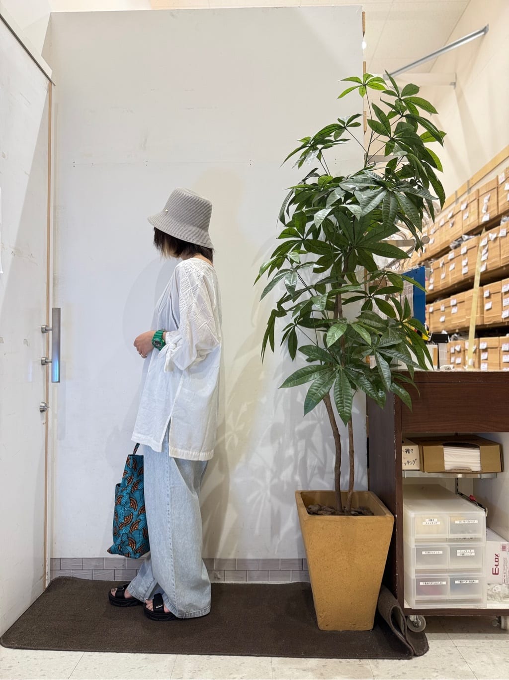 misakiさんの「SHOO･LA･RUE｜【S-LL】お袖デザインが華やか はしごレースチュニック」を使ったコーディネート